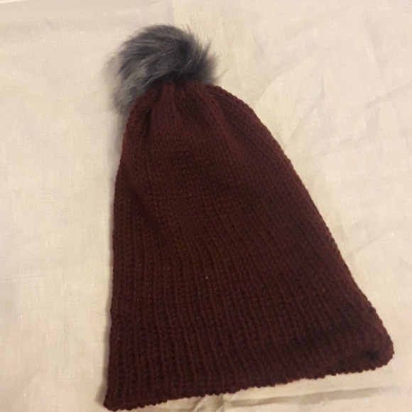 purple pom pom beanie - Picture 4 of 4
